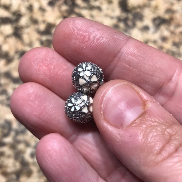 Pandora Poetic Blooms clips - Picture 2 of 2